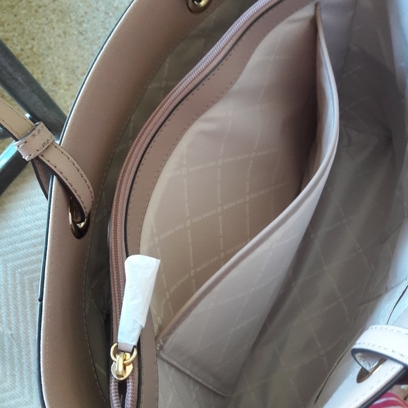 NWT MICHAEL KORS LEATHER WALSH TOTE SHOULDER BAG - Picture 4 of 8